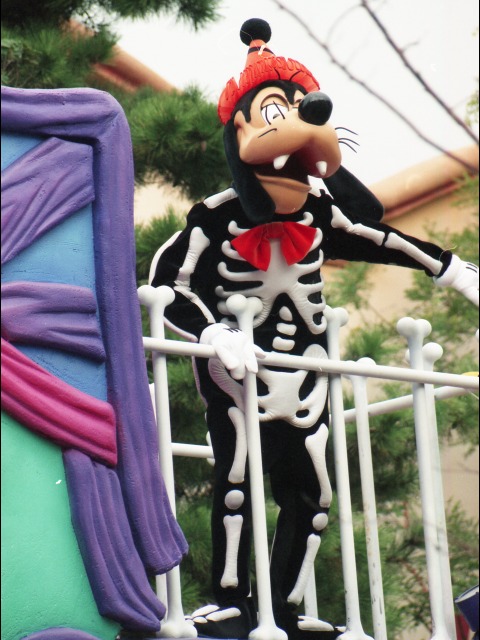 グーフィー（ディズニー・ハロウィーン・パレード 2005）