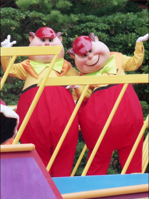 ディーとダム（ディズニー・ハロウィーン・パレード 2005）