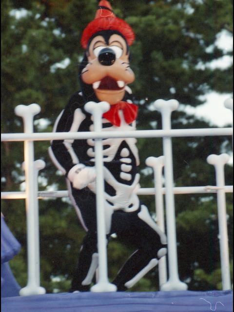 グーフィー（ディズニー・ハロウィーン・パレード 2005）