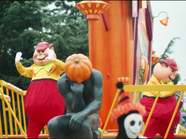 ディーとダム（ディズニー・ハロウィーン・パレード 2005）