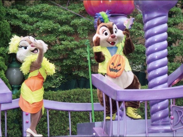 クラリスとデール（ディズニー・ハロウィーン・パレード 2005）