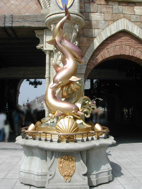 イルカのモニュメント(アリエルのシーサイドトレジャー)