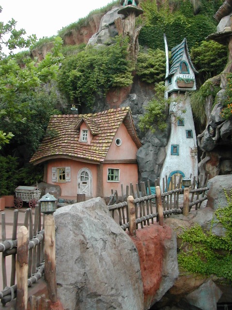 トンネル上の家（クリッターカントリー）