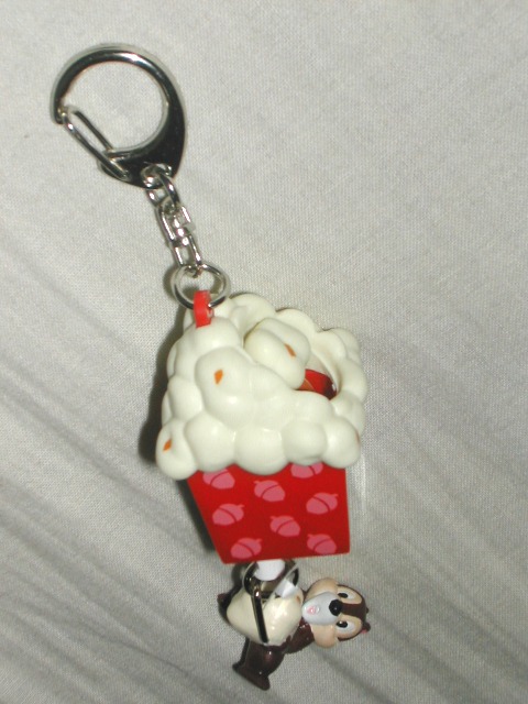 チップとデールとポップコーン キーホルダー