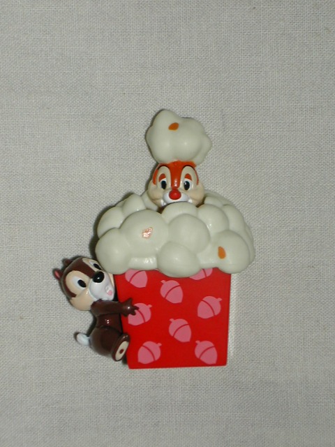 ポップコーンとチップとデールのフィギュア