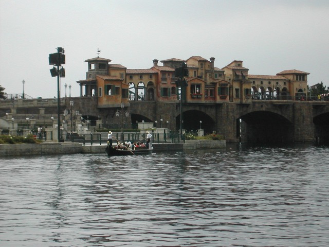 リドアイルを周るゴンドラ（ヴェネツィアン・ゴンドラ）