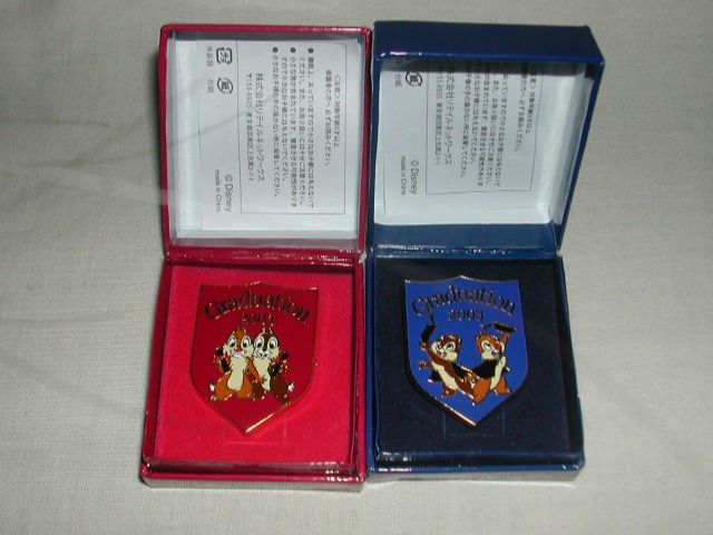 盾型ピンバッジ チップとデール