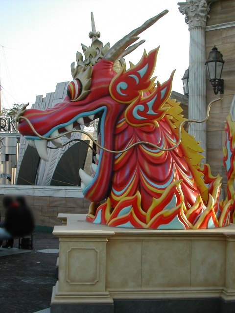 アジアのドラゴンモニュメント（ディズニー・リズム・オブ・ワールド）