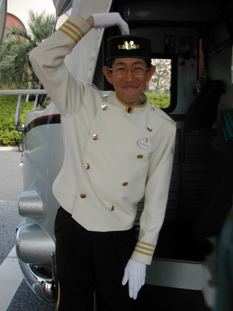 ミッキーバスの運転手さん（ディズニーアンバサダーホテル）