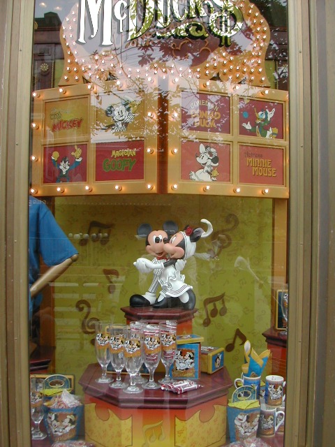 ショッピングウィンドウ（ザッツ・ディズニーテイメント）