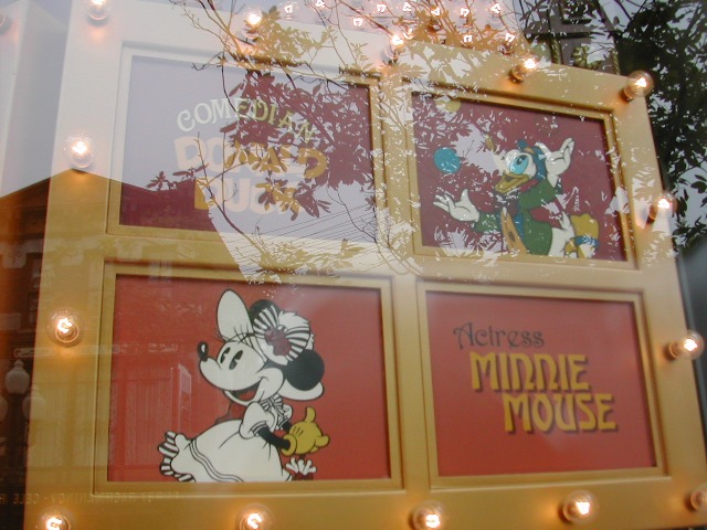 ショッピングウィンドウ ミニーとドナルド（ザッツ・ディズニーテイメント）