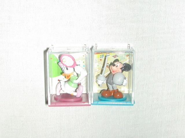 ディズニーキャラクター スポーツフィギュア デイジー(テニス)とミッキー(フェンシング)