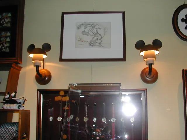 ミッキーイラスト額、ライト、時計棚(タウンセンターファッション)