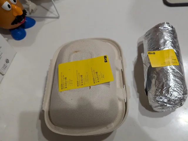 タコス3pとブリトー 包装（GUZMAN Y GOMEZ）