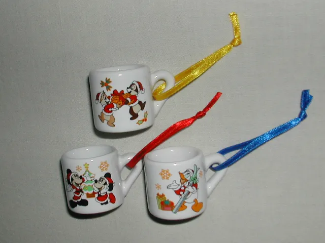 小さいマグカップのクリスマス飾り チップとデール、ミッキーとミニー、ドナルド