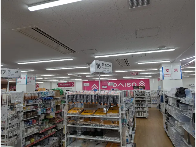 ダイソー店内（ダイソー／スタンダード プロダクツ／スリーピー）