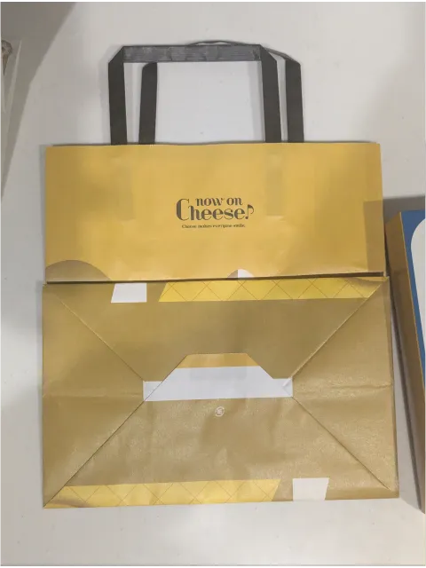 紙袋 裏（NOW ON CHEESE）
